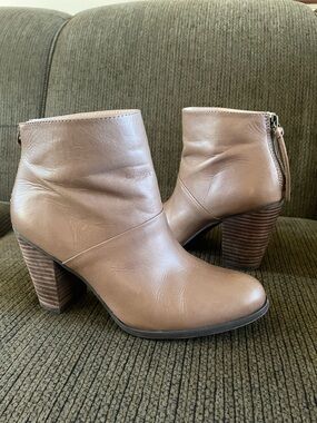 Women's Dk Taupe Leather Block Heel Ankle Boots Size8